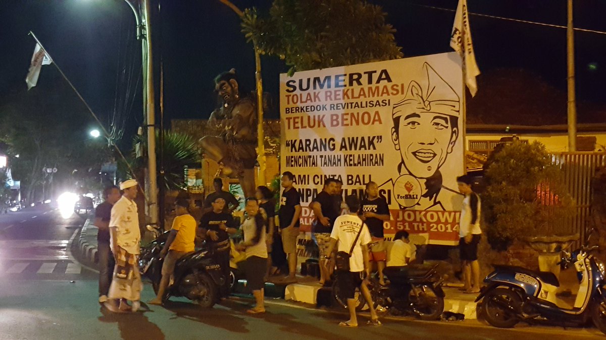 Warga Desa Adat Sumerta sdg prsiapan deklarasi tolak reklamasi tuk esok. Ini riil bukan imajinasi. #desaAdatBergerak