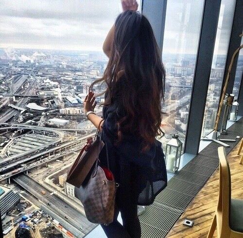 NfWr1's tweet photo. لو استبدلنا المقوله الشهيرة " للجدران اذان " بالمقولة الصحيحه " للملائكة اقلام " لخرج جيل يراقب الله ولا يراقب الناس https://t.co/rSsdp4KEWc