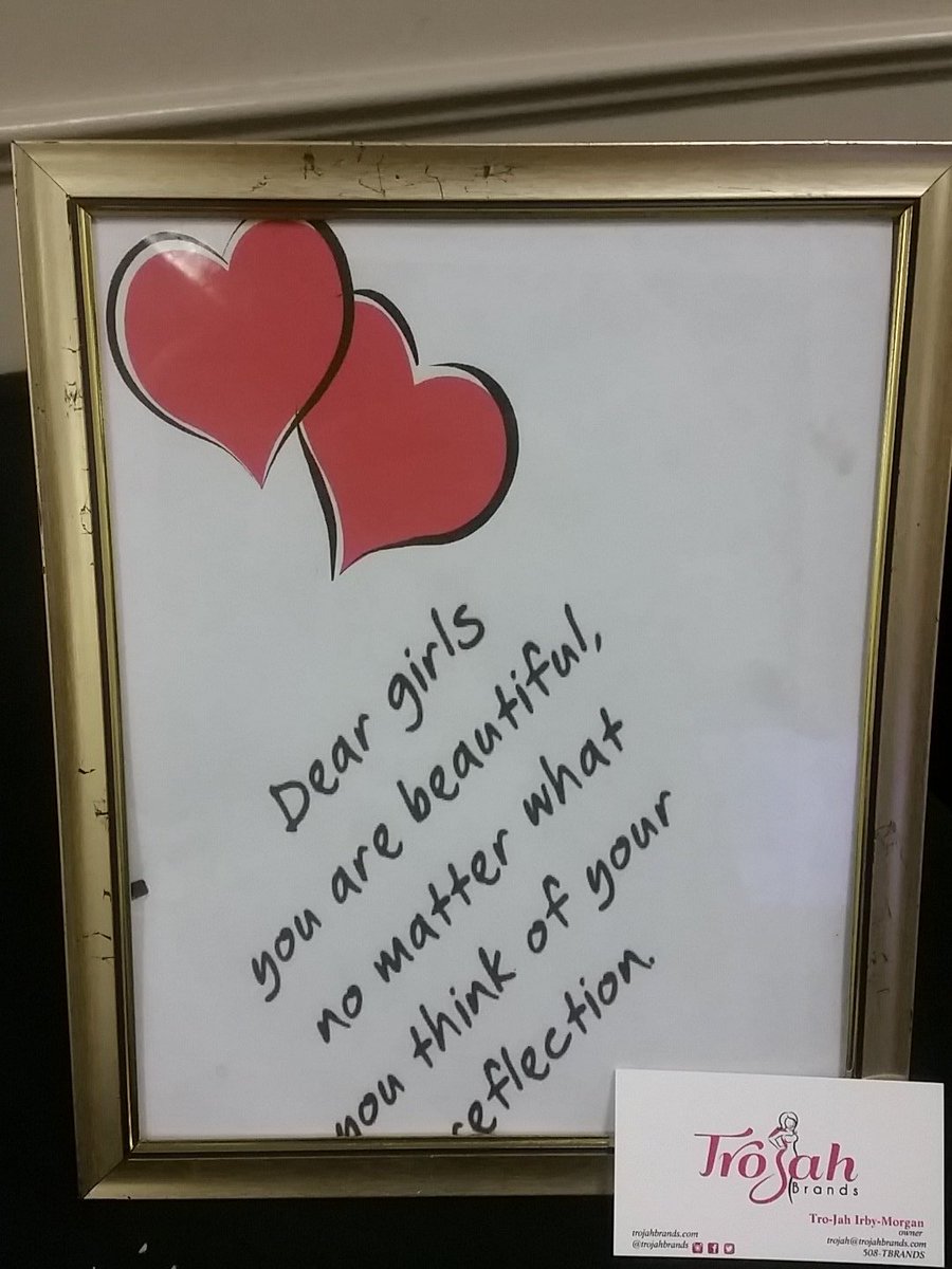 BCFWEEK's tweet image. "You are beautiful no matter what you think of your reflection." #CurvyExpo #emancipateyourcurves @TroJahBrands