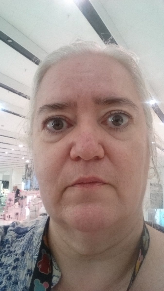 LibbieBeauty's tweet photo. Before makeover #estee-lauder #makeover #selfiesaturday #Debenhamsoxfordstreet @fifilebeau @estee-lauder @debenhams https://t.co/G1DVIWuzAn