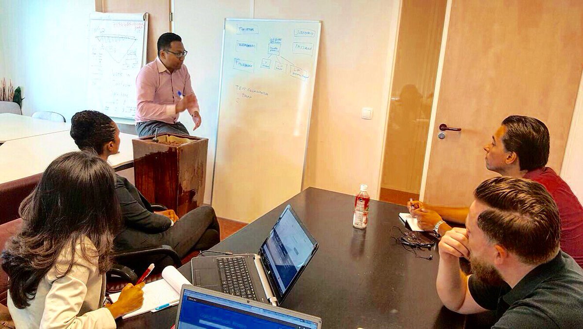 mrKawanishi's tweet photo. Sessie @sparkelon Hoe kunnen we #socialmedia strategisch inzetten? #ondernemen #digitalmarketing #getstartedonline https://t.co/nV7FIXPr5u