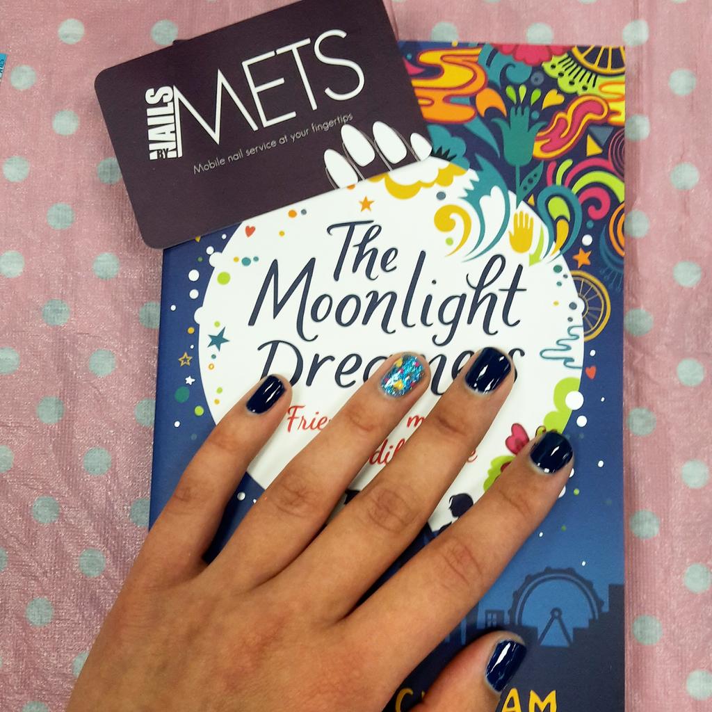 booknerdknits's tweet photo. Just got my nails done by @nailsbymets! #YALC #YALCon2016 @WalkerBooksUK https://t.co/m9CDRXQTOF