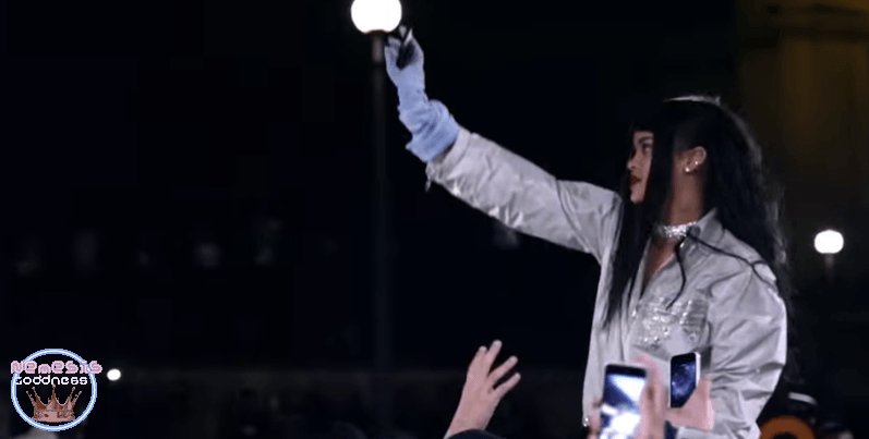 NemesisPopMusic's tweet photo. @rihanna nos trae la experiencia del #R8Experience en el nuevo vídeo de #GoodnightGotham https://t.co/PIFGemXBYq https://t.co/WizOaVpqae