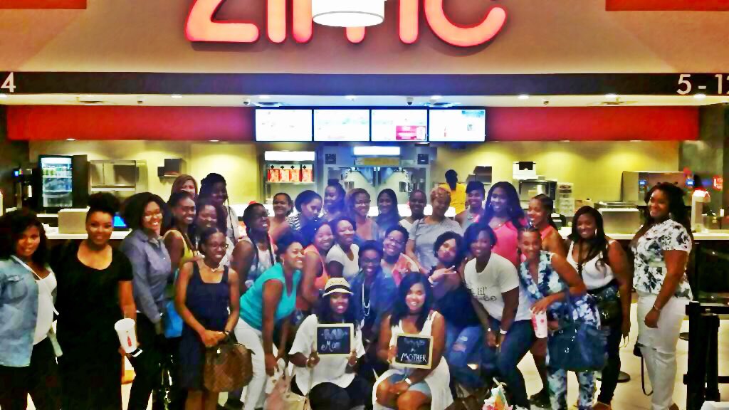 Anyia_EnviMeSo's tweet photo. 35+ "Bad Moms" hung out to catch the new movie #BadMoms @AMCTheatres #OxonHill #LadiesNight #KAMNO https://t.co/Kji3kXXshH