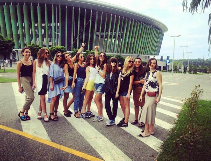 TheVoiceOfXtina's tweet photo. Fans de @xtina en #Georgia preparándose para el concierto de esta noche en el Black Sea Arena. SOLD OUT! #Queentina https://t.co/6eI0oYRQXt