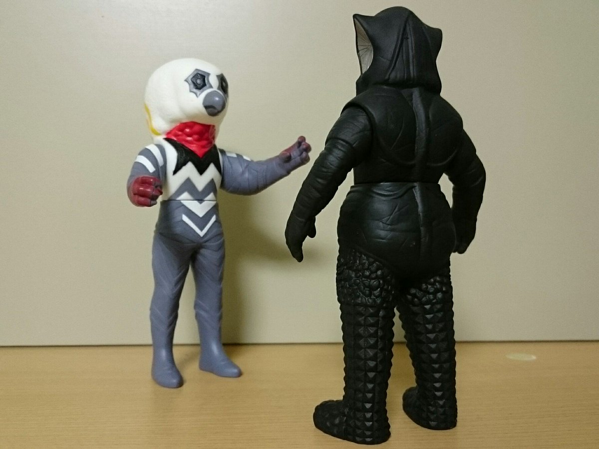 まなしな در توییتر メフィラス星人のソフビが発売されたので これからは適当なキャラクターと並べるだけで ウルトラ怪獣散歩 を再現できるようになりました