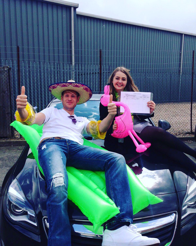 alanis_chloe's tweet photo. More fun in the sun with our customers at Boston today!!! #funandfriendly #slf @ERAC_Jobs #eracu4 🎉☀️💃🏻💚 #compsat https://t.co/DuognBfY0c