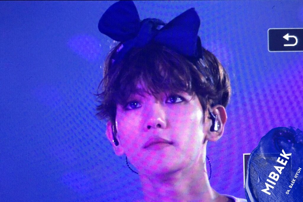 PUPPYnCUB's tweet photo. โชว์ซิกซ์แพ็คเสร็จก็กลับมาทำตัวมิ้งเหมือนเดิม   cr.mibaek  #EXOrDIUMinSeoulDay5 https://t.co/hGaEuBduOv