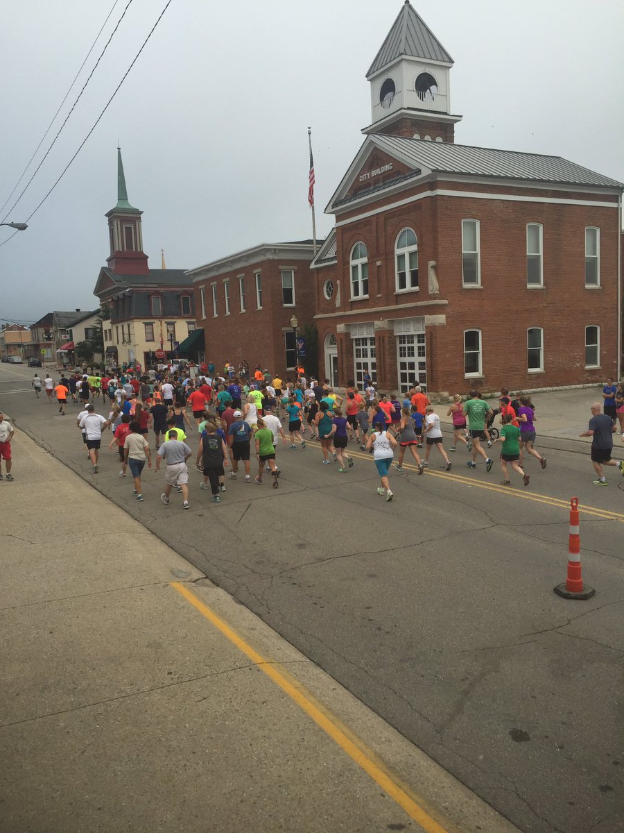 2briancraig's tweet image. The 14th Annual #knightflight is underway. @sdsportsreport @SouthDearbornHS @SouthDearbornMS