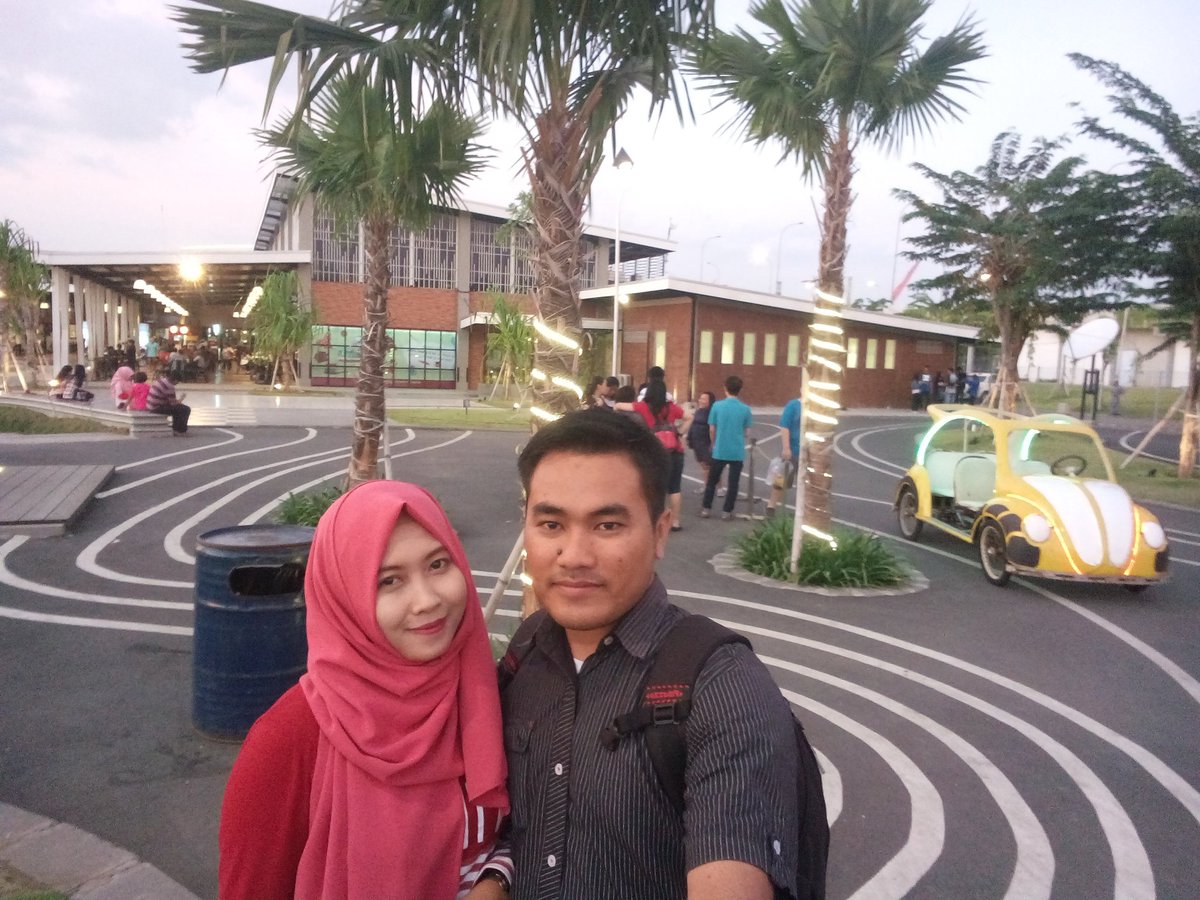 ra_dinie's tweet photo. Good night surabaya ☺🙌 https://t.co/F1udOHp6t6