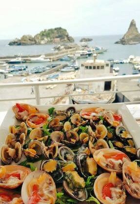 danyvasco1973's tweet photo. Frutti di mare freschissimi e una vista senza fiato! Cosa volere di piu'?
Ristorante "Le Muse" ad #Acitrezza ! https://t.co/yn4k3LIFnh