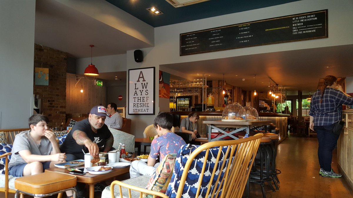 Finally made it for lunch @BurgerShackSW19 #Wimbledon #Lovethenewlook <a href="/YoungsPubs/">Young's Pubs</a> @YoungsShack #Abouttime