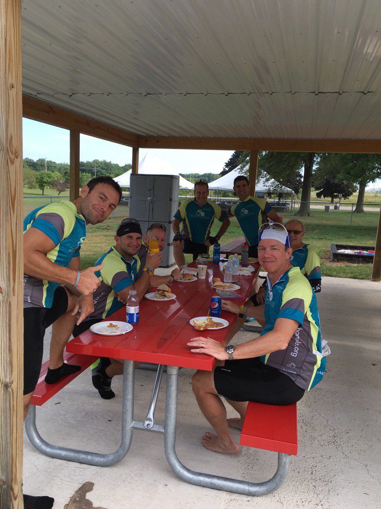 pekyle's tweet photo. Lunch before 9 and we're lovin it! #WAMTour16 #TeamJoes https://t.co/PA5ha83fLN