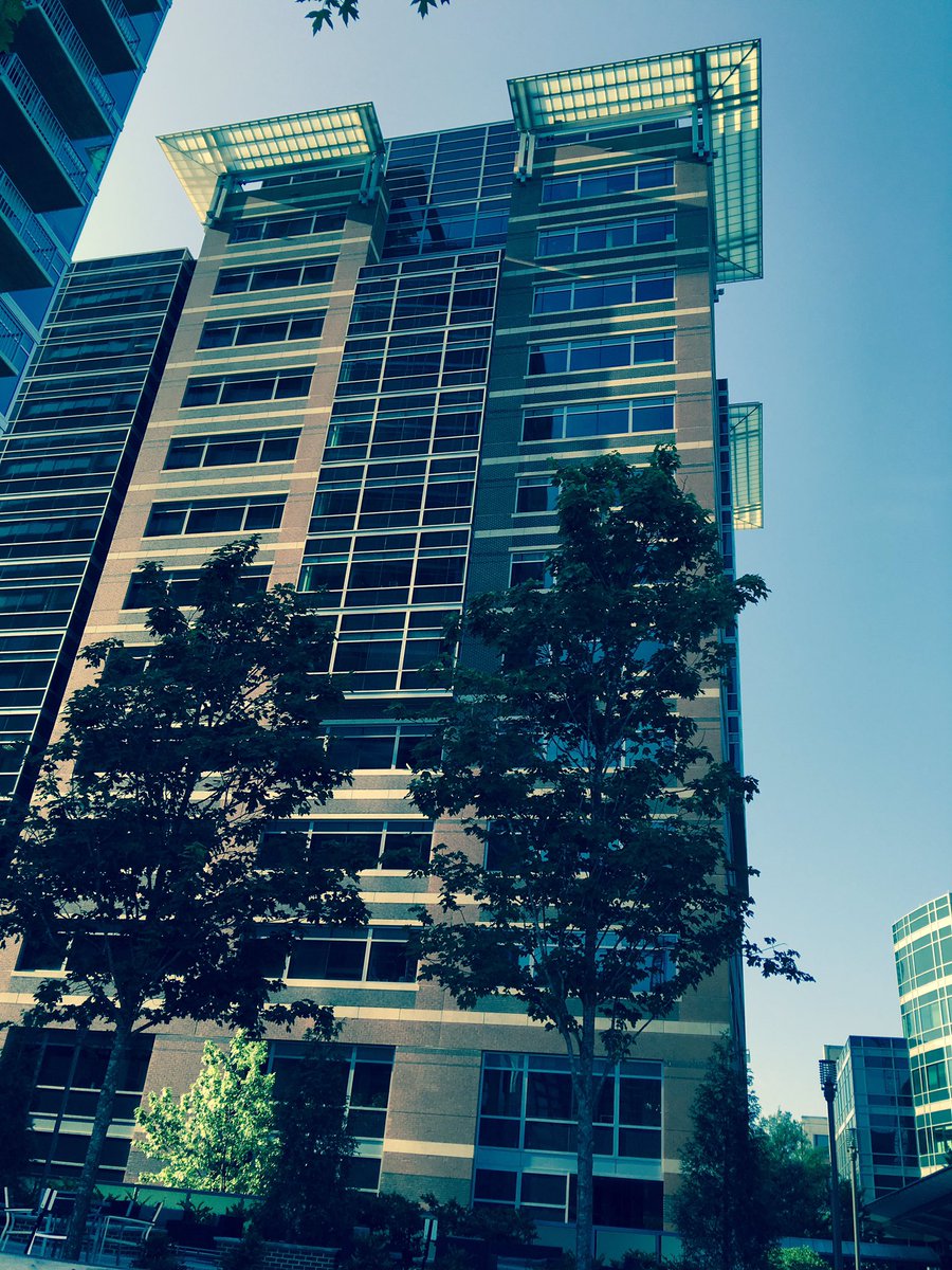 UIBusyBetty's tweet image. Loving these lines in the morning sky #WWCATLHack #WWCode