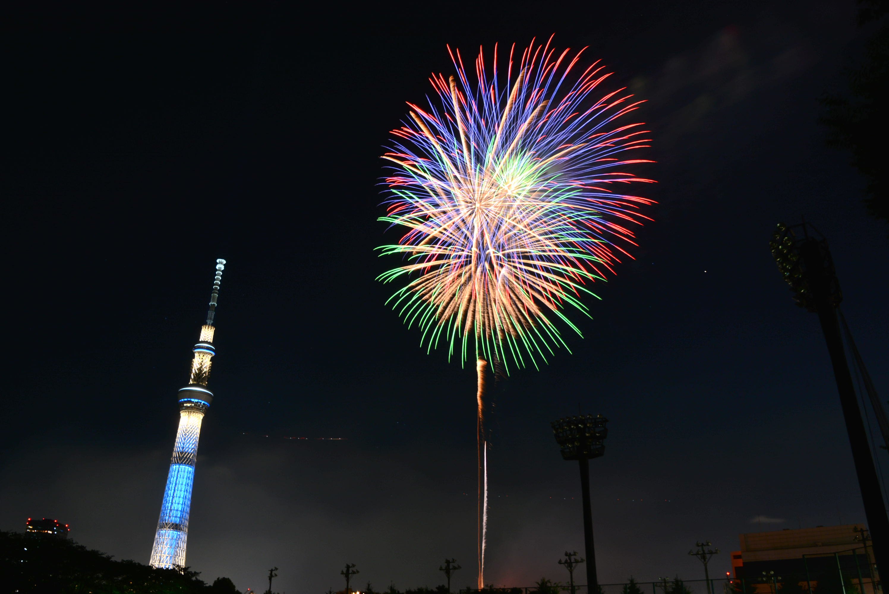 墨田区危機管理 今日は 隅田川の花火大会がありました 約957 000人の方がすみだの花火を楽しんでくれました みなさん 楽しい思い出は作れましたか 来年もまたお会いしましょう 墨田区 すみだ 隅田川花火大会 蔵前橋 T Co 7cgjx4nzni