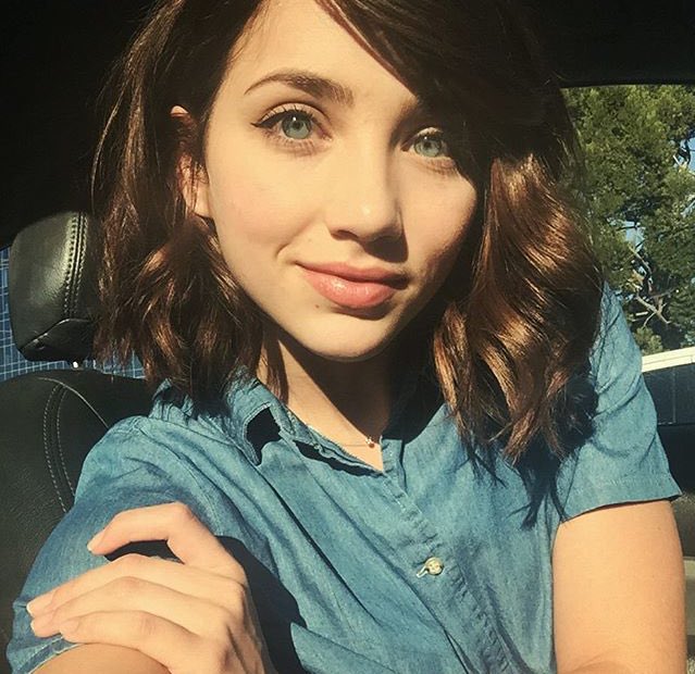 RPGClueless's tweet photo. Emily Rudd 
19 ans 
Hétéro 
@RpgEmily https://t.co/w0UdmMk9NU
