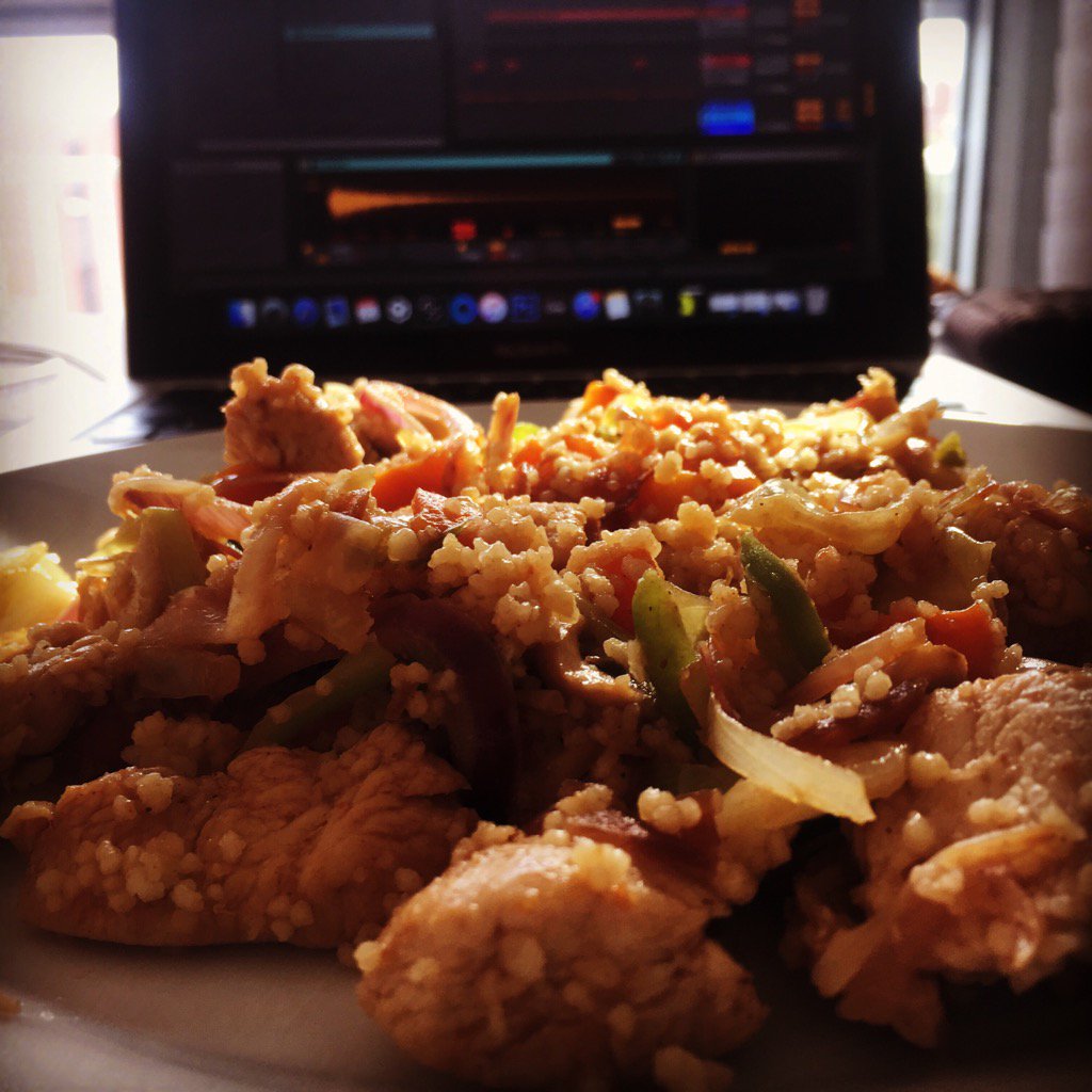 Combining 2 finer things of life✌️ #food #music