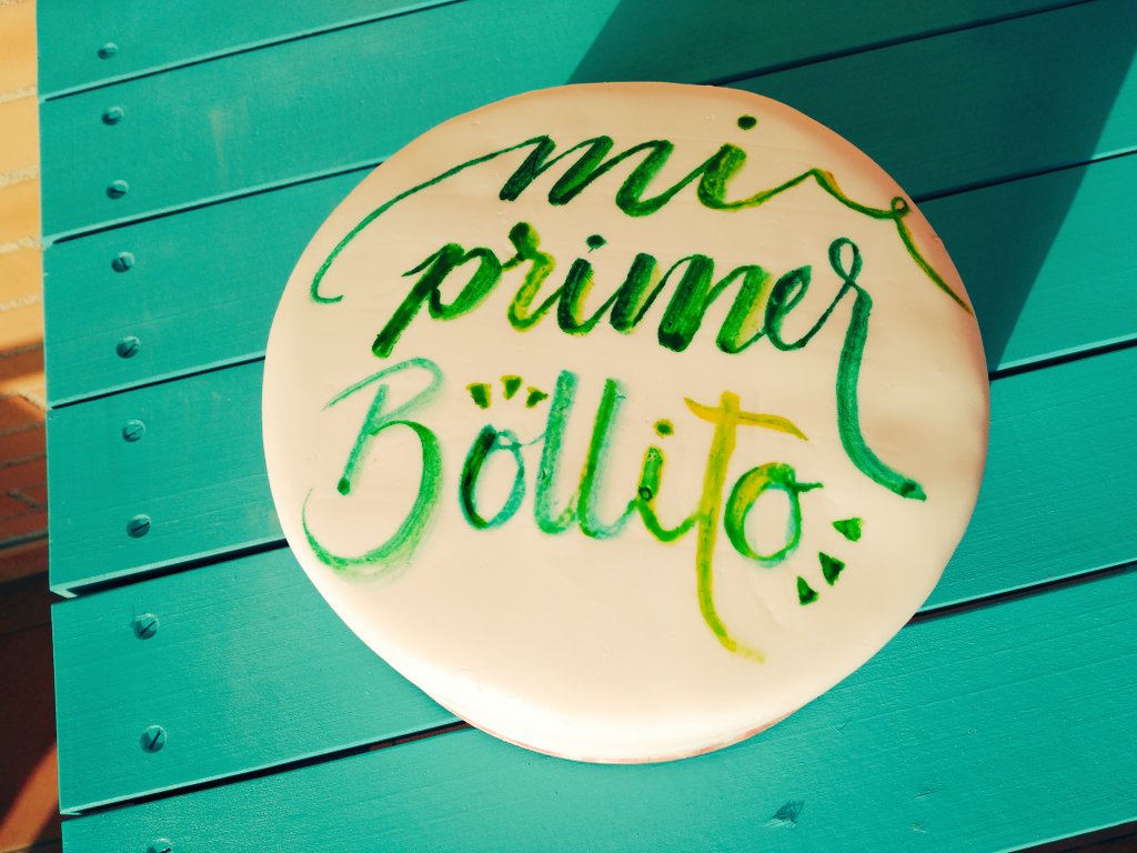 PrimasBolleras's tweet photo. #amazingcakes #letteringcake #lettering #miprimerbollito #miprimeratarta #babycake #babyshower #tartasmolonas https://t.co/q62G0pVqyp