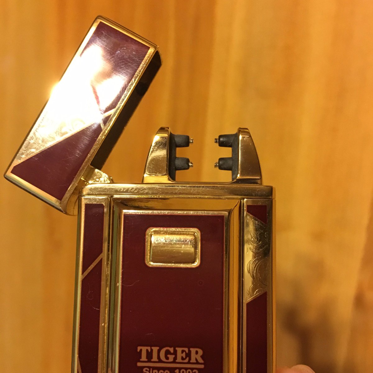 tyabataketwigy's tweet photo. ふひひひひひ
買ってしまった！！
新時代のライター！！！かっこいいでしょー？？ https://t.co/2FXLMJgjst