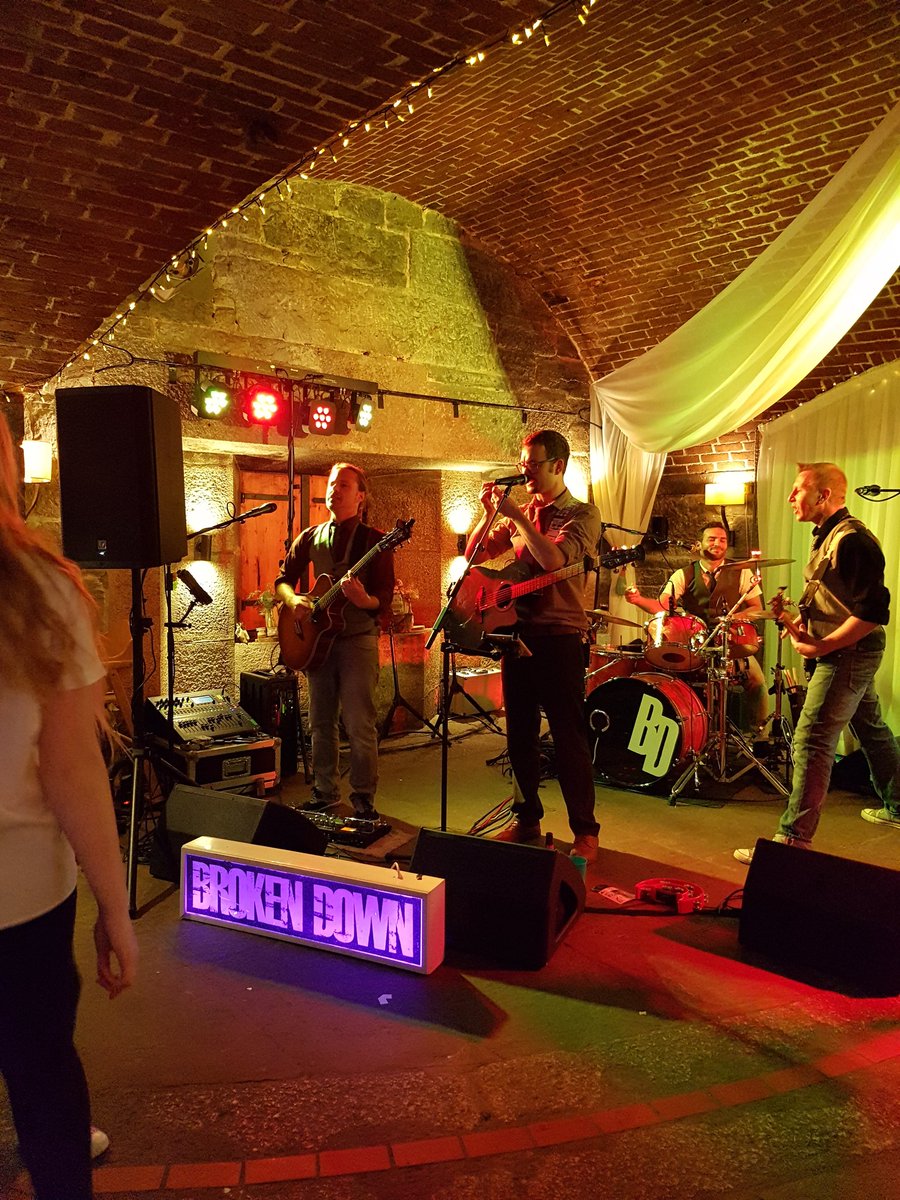 FudgeGecko's tweet photo. At Becky &amp; Simon's wedding. @brokendownhq were great fun! https://t.co/XNaxW0rPFD