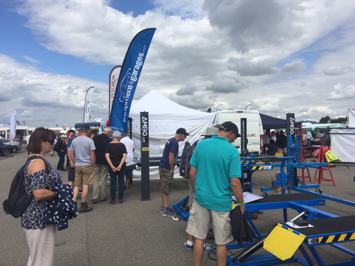 Equip4Garages's tweet photo. Plenty of interest on the #parkinglift at #SilverstoneClassics. The #midriselift is also getting a lot of interest. https://t.co/KMuKyjcIsz