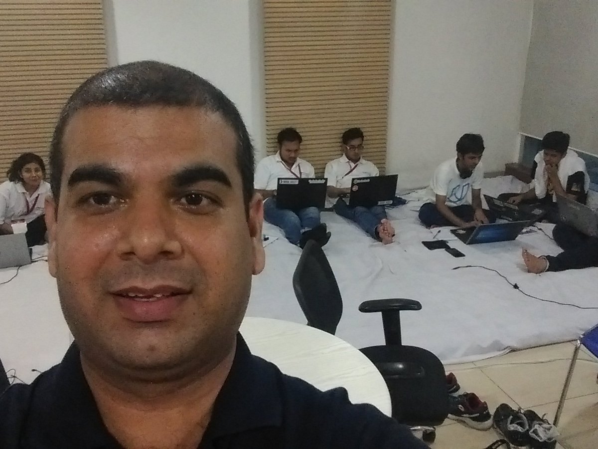 shailekm's tweet photo. Spirit of hackathon. #MagicbricksHackathon https://t.co/VACDTERu0F
