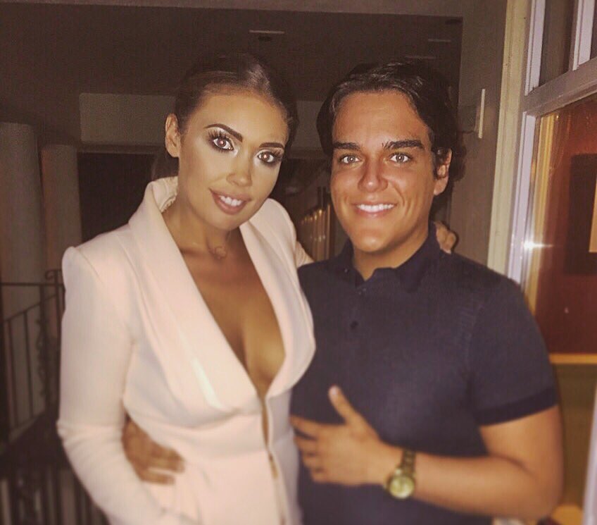 GeorgeyGarrett's tweet photo. Harriet's 25th 🎈 @AbbieLay_xo https://t.co/HMuHHuctt3