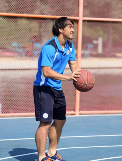 Twitter पर Leicester City Japan 岡崎 フクスの仲良しコンビが Nbaのロサンゼルス クリッパーズに所属するウェズリー ジョンソンと交流しました ジョンソンは身長1cmとさすがの長身です 岡崎選手のボールを持つ手が様になっていますね