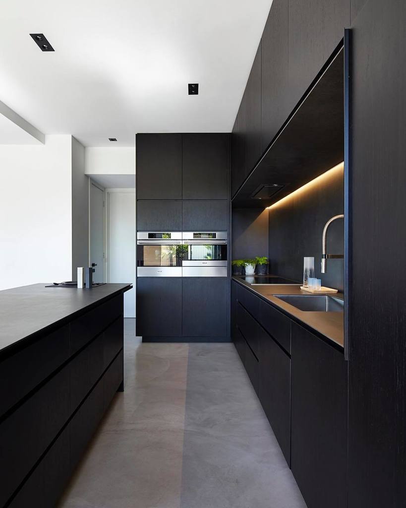 decordove's tweet photo. a beautiful black kitchen / uma cozinha preta maravilhosa // photo via Leibal ~ #kitchen #… https://t.co/yv73RXSQYd https://t.co/GOF4EhPXIi