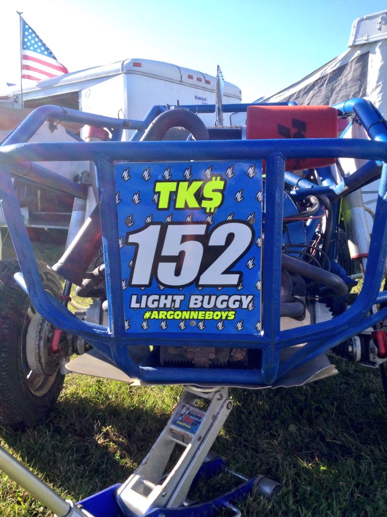 tkmoneyman_52's tweet photo. Does a number plate make you faster? No but it sure makes you feel cool! @NEVERLIFTRACING #argonneboys #tkoracing152 https://t.co/WdFNI4VllC