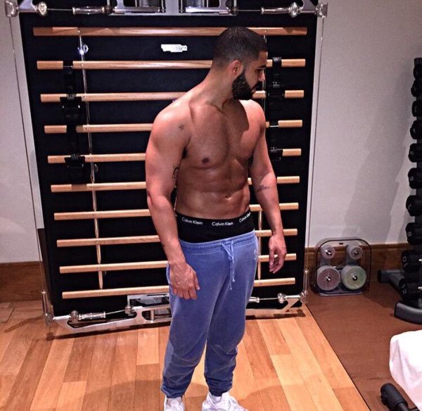GuyCandy_'s tweet photo. Drake 🍷🍾😍 https://t.co/Ah7EBqsnxW