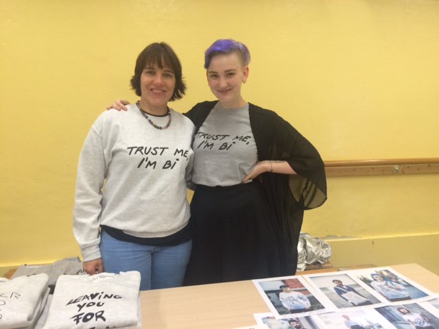 EuroBiCon's tweet photo. .@Ines_Musthave signed a shirt for @HildeVossen :) #projectbi #EuroBiCon16 https://t.co/D2IPo2lYij