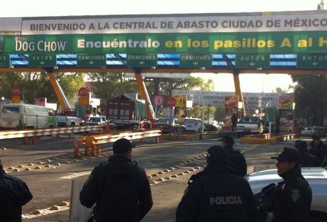 VidayEstiloMx's tweet photo. #DatosCDMX ¿Sabías qué...?
La Central de Abasto es el mercado de productos alimentarios más grande del mundo. https://t.co/WjZ8Gjk59C