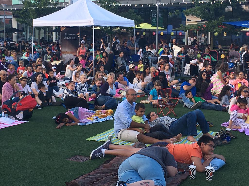 cfshopsdonmills's tweet image. Enjoy snacks from @Jack_Astors before Movies in the Square tonight! spr.ly/6011BI5Rf ExperienceShops