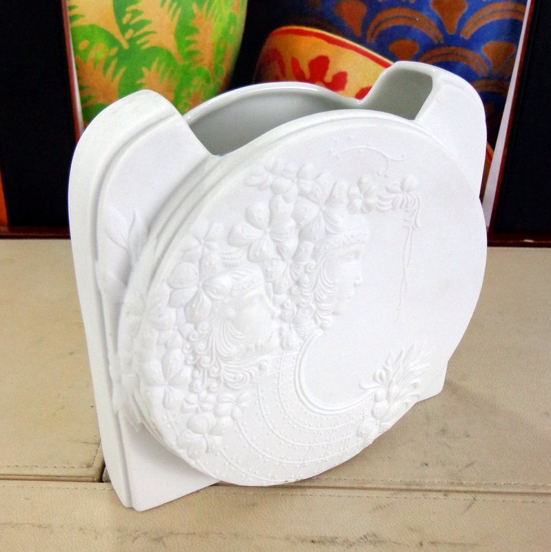 PahlaviLondon's tweet photo. Vintage Kaiser Porcelain Art Deco Style Vase #ArtDeco #HomeDecor #1920sFlapper https://t.co/qBB0ExaiCz? https://t.co/LCQf0zpC01