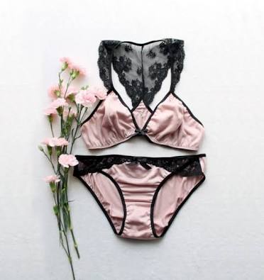 heIIowin's tweet photo. 💐 @califoernia @Civilxwars ini hadiah khusus buat kamu jel, padahal menurut momi kamu gaperlu ini : ) #DaZelWedd https://t.co/QljwzuqzDp