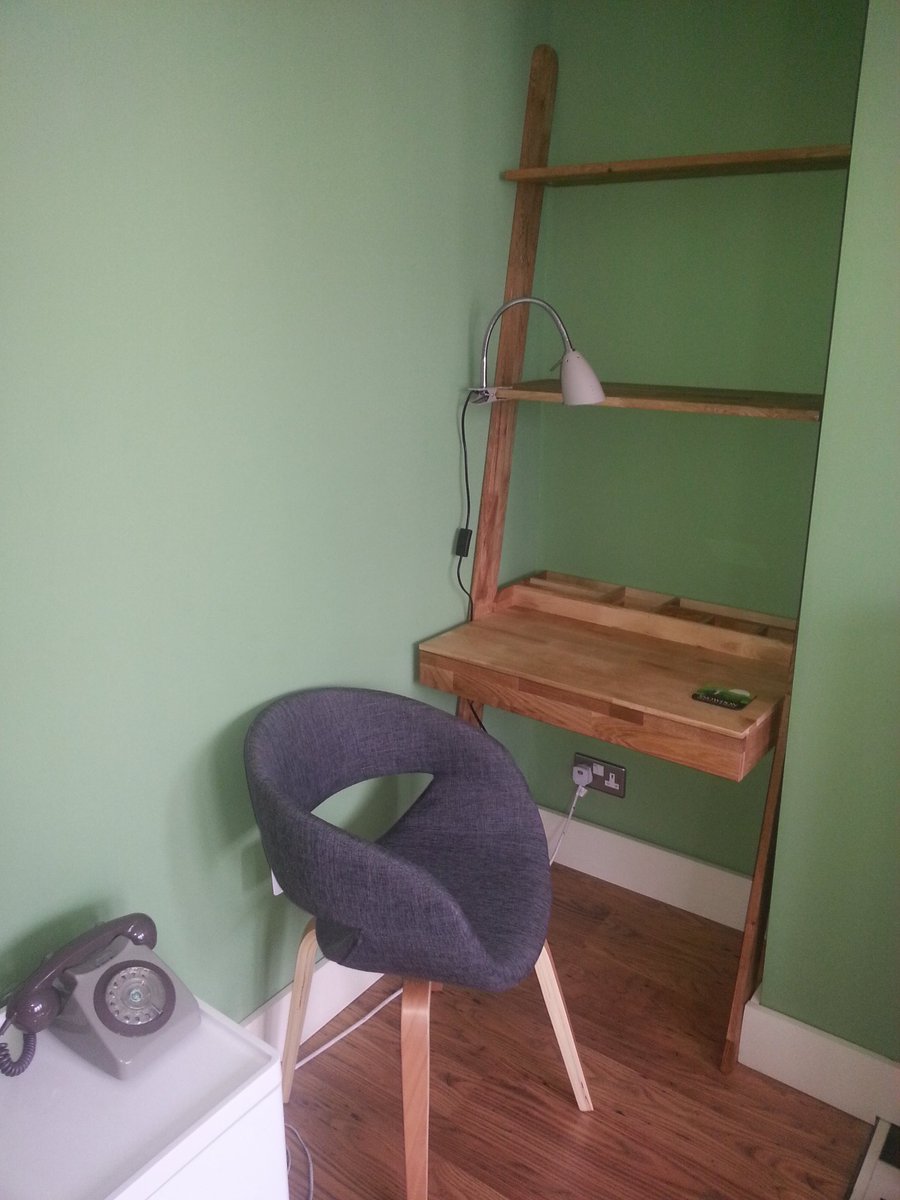 Wendywordwizard's tweet image. Getting prepared for @OpenUniversity in Oct with my new @futoncompany desk #studycorner  #officechic