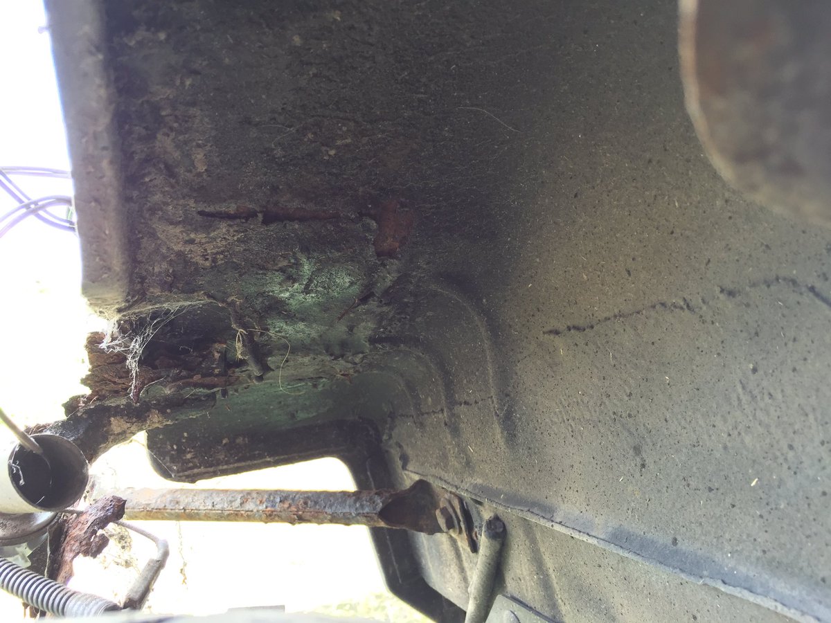 MajorGav's tweet photo. Beyond the point of no return. Front wings/headlights removed. Inner arches: signs of previous welding. #ProjectAX https://t.co/zOdGXl74Vw