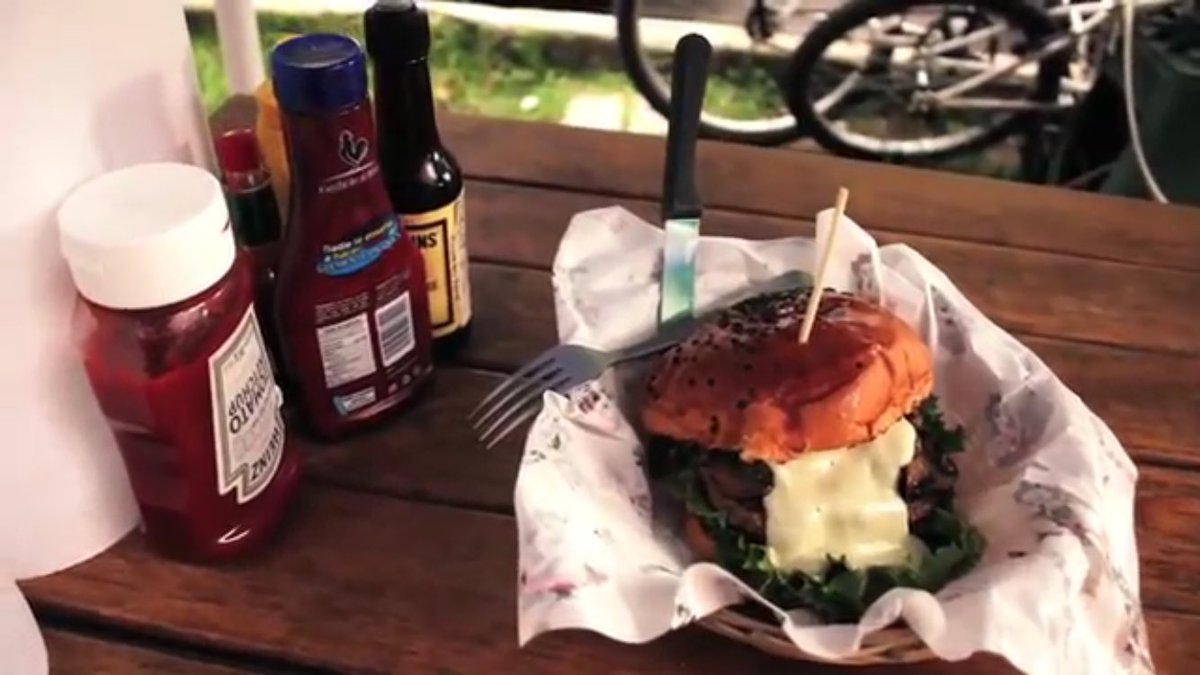 La Caja Misteriosa (@lacajamisterio) on Twitter photo Para cuando les de hambre más tarde, en #ReComiendo presentamos <a href="/BurgersInk/">Burgers Ink</a> en #Narvarte m.youtube.com/watch?feature=… Para cuando les de hambre más tarde, en #ReComiendo presentamos <a href="/BurgersInk/">Burgers Ink</a> en #Narvarte m.youtube.com/watch?feature=…