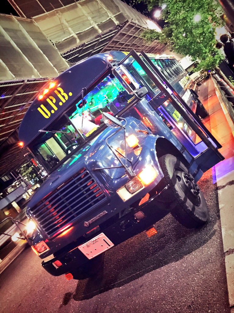 Hummer_Bus's tweet photo. 今夜はハマーバス運行中🚎💨
@ageHa_Tokyo まで無料乗車できますので、この機会に是非ご乗車ください💁🏻✨
#hummerbus #ハマーバス #Partybus #パーティーバス https://t.co/aIGQF7rAQS