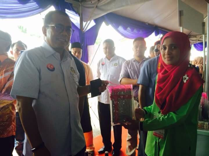 BB_Johor's tweet photo. MB Johor mengunjungi booth jualan & pameran #DesaStay petang tadi, jom memeriahkan #DesaStayJohor hari ini & esok https://t.co/xGJuxHJF6U