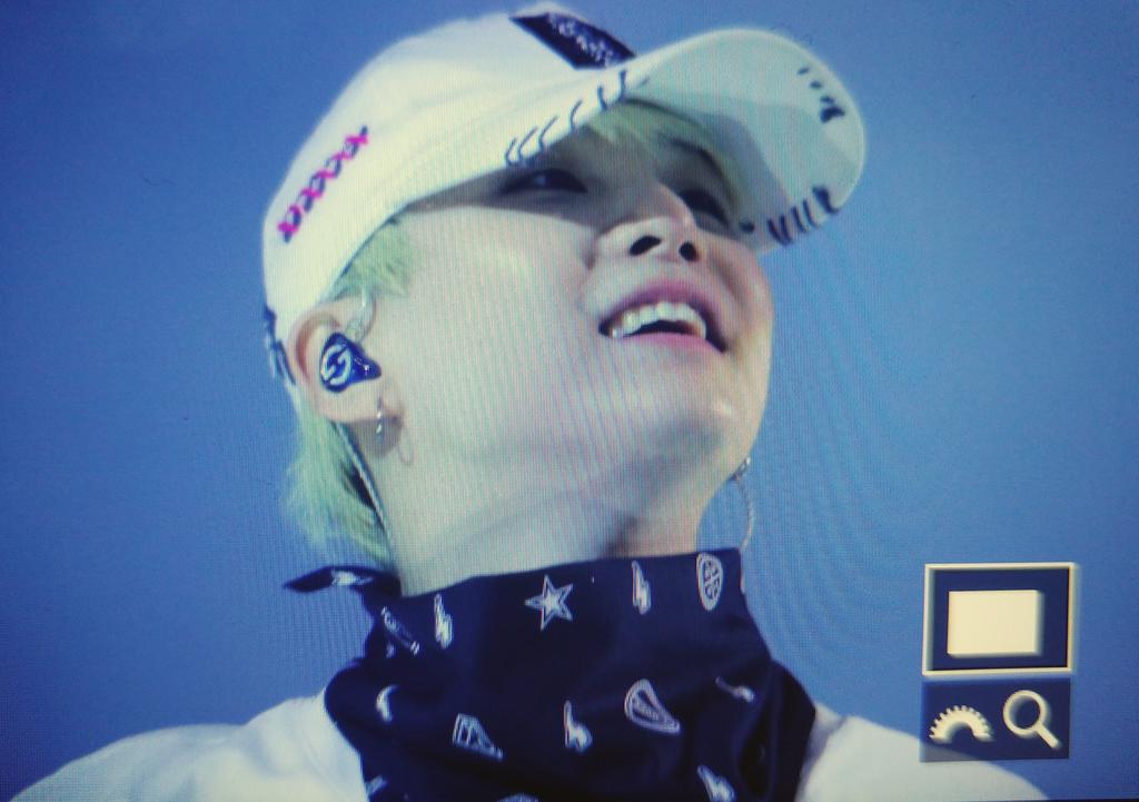 suga930309com's tweet photo. 160730 마닐라 #슈가 @BTS_twt https://t.co/1N6Q0M9VKd