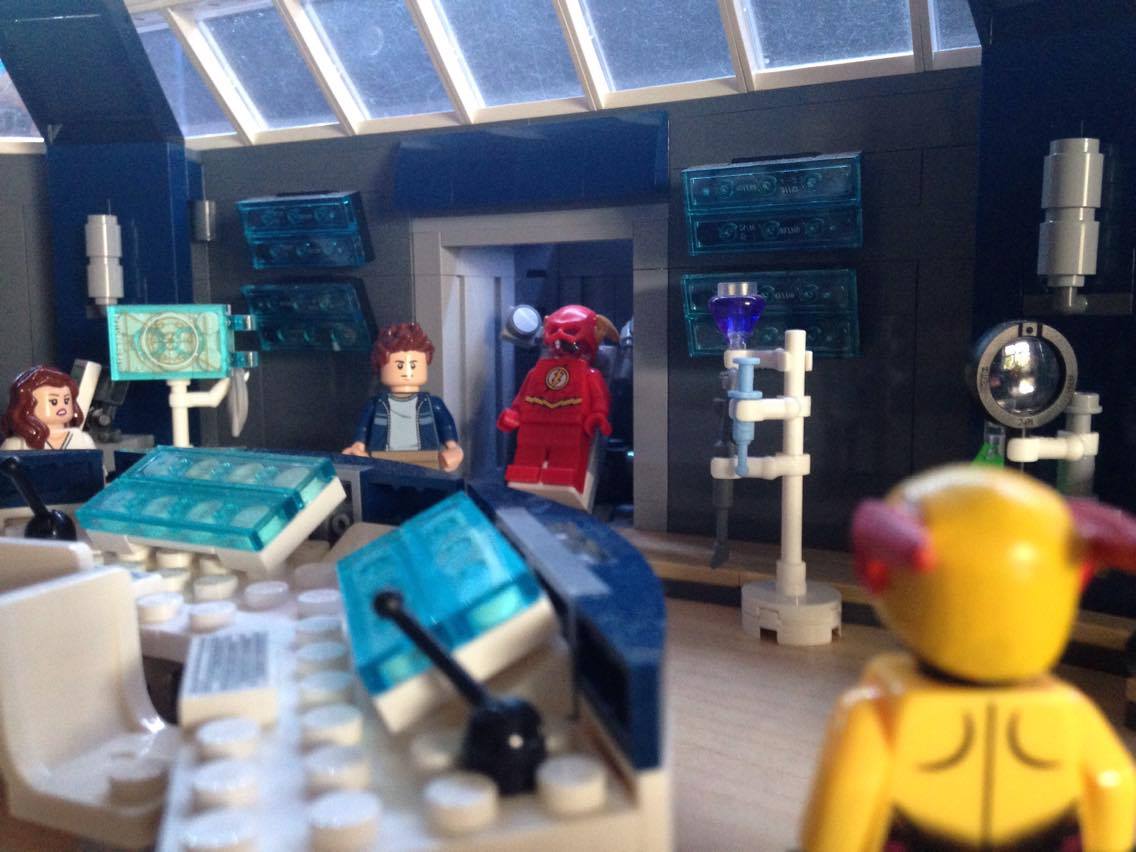 the flash lego set star labs