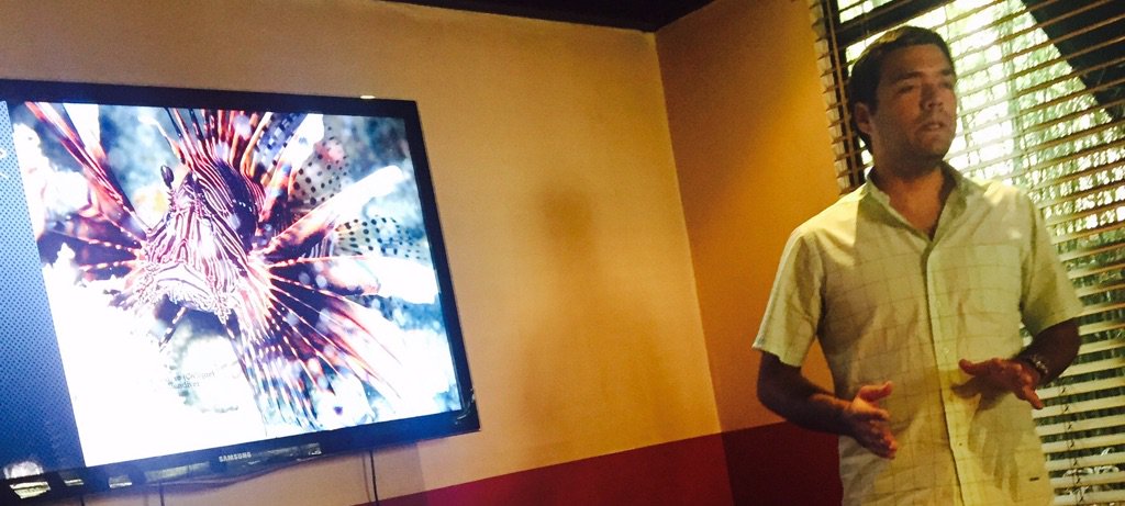 Carlos Soucre, biólogo de la USB, buzo certificado y especialista en Pez León nos presenta sus características