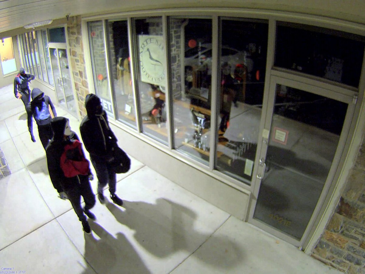 Multiple Arrest 27 Guns Stolen From Greenville Store firststateupdate.com/2016/07/multip… #netde #delawarenews #copsde