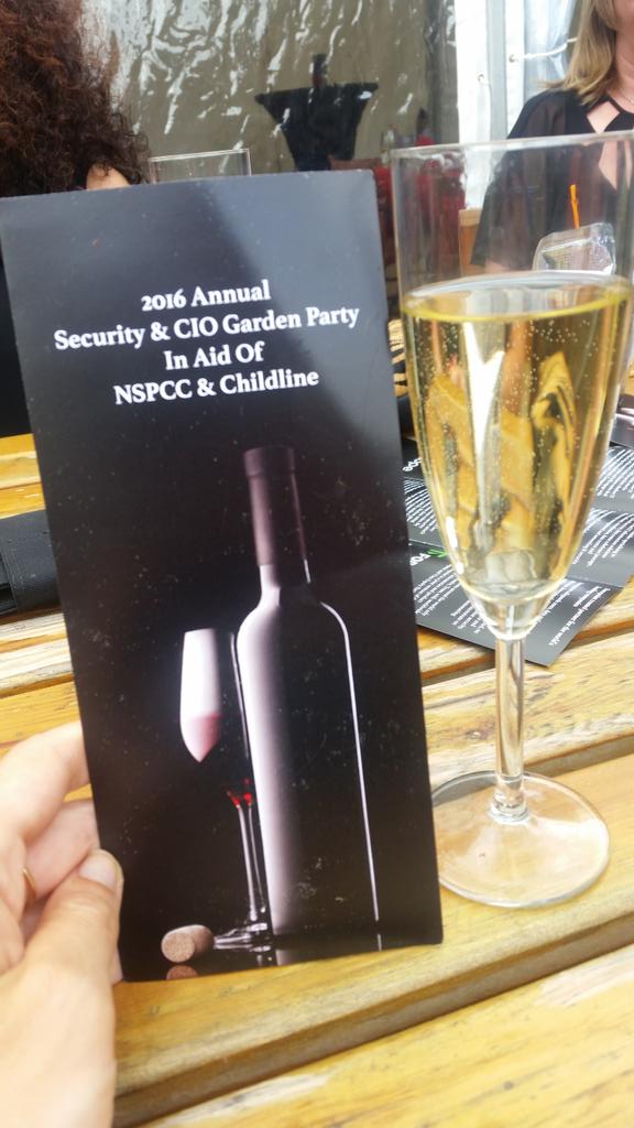 SuzanneRyderR's tweet photo. Wonderful BBQ for @NSPCC and #whitehatball with @HoyHoyle https://t.co/WCZebkxgI7