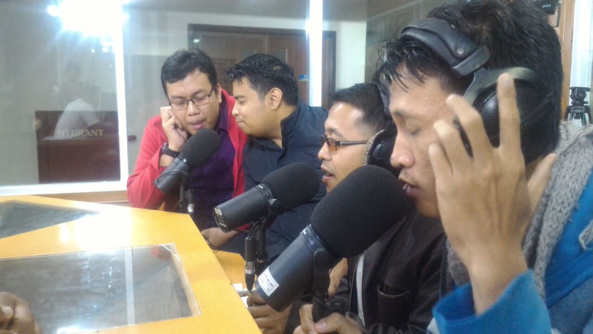 Sedang berlangsung, live Interview RRI PRO 3 FM bersama <a href="/nasyid_naam/">Na'am Acapella</a> dan <a href="/ann_dkijkt/">INFO NASYID JAKARTA</a> <a href="/infonasyid/">IG: @instanasyid</a>