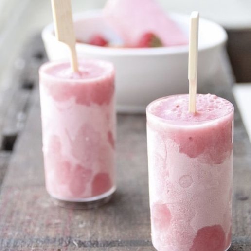 AltMilk's tweet photo. Dairy free popsicles are incredibly easy-to-make: blend fruits and almond milk together and pop in your freezer! https://t.co/cVpmrzQ80M