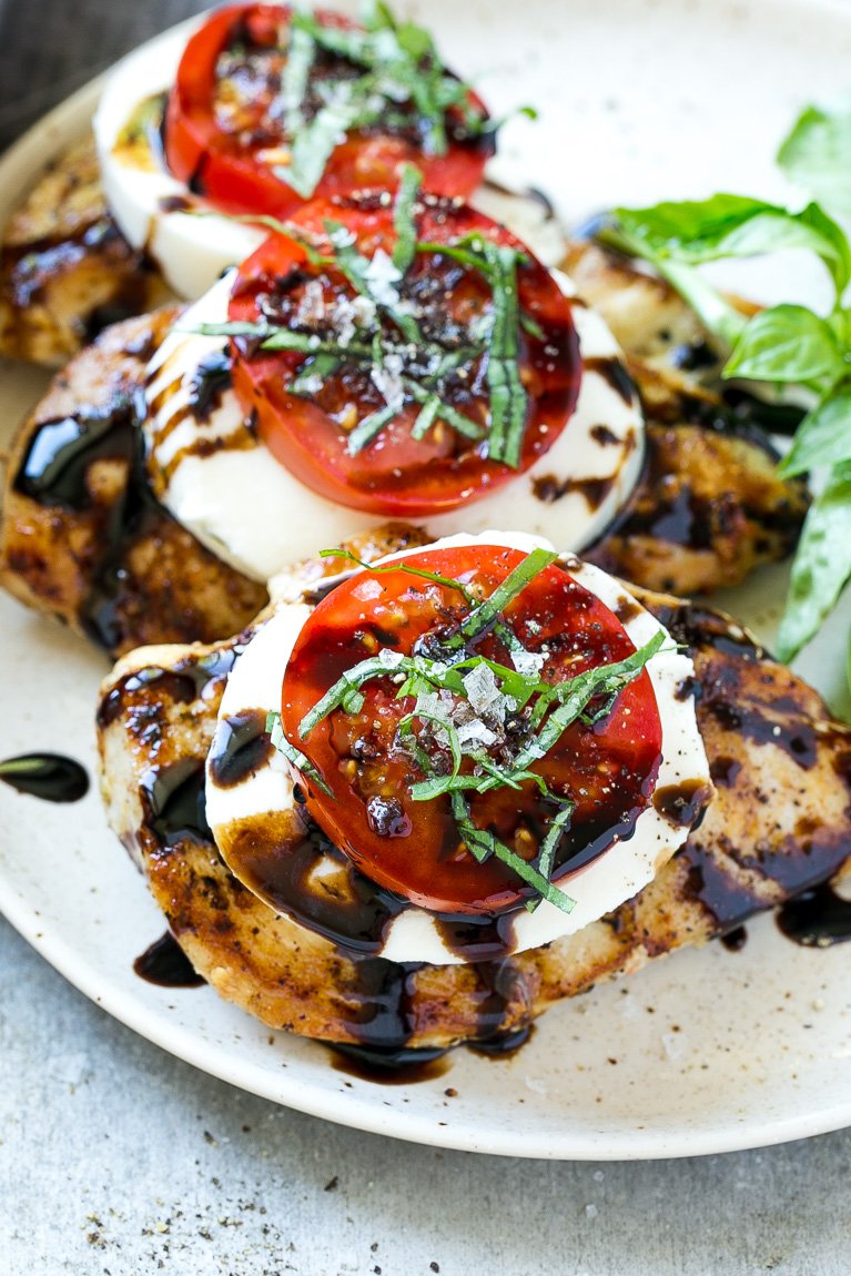 Dinneratthezoo's tweet image. This GRILLED CHICKEN CAPRESE is a 20 minute dinner that&apos;s bursting with summer flavors!
dinneratthezoo.com/chicken-capres…