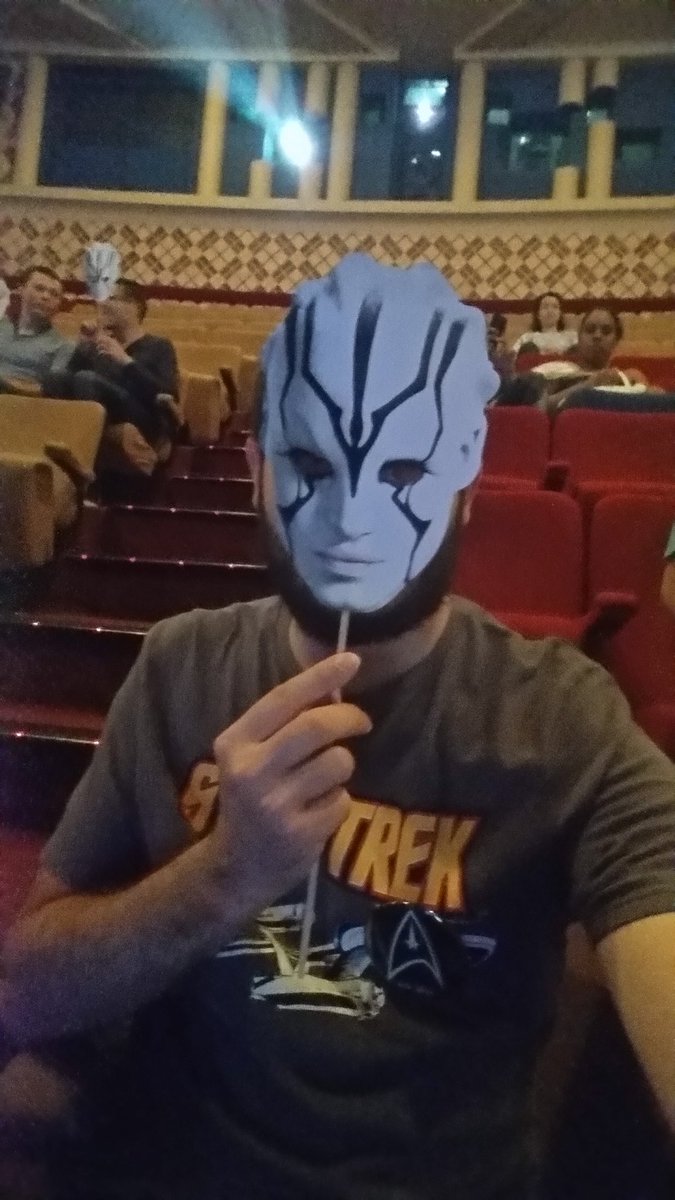gill1701's tweet photo. C'est parti pour le marathon Star Trek terminé par #StarTrekSansLimites  ! @LeGrandRex https://t.co/v34RWVcrxR
